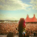 Katja Krasavice Instagram - Gestern vor 15.000 Menschen ABGERISSEN!!! Danke Karlsruhe 🔥 Meine 4 Tänzer/innen und ich haben für euch die Festival Stage brennen lassen 😛🌈🍑💦