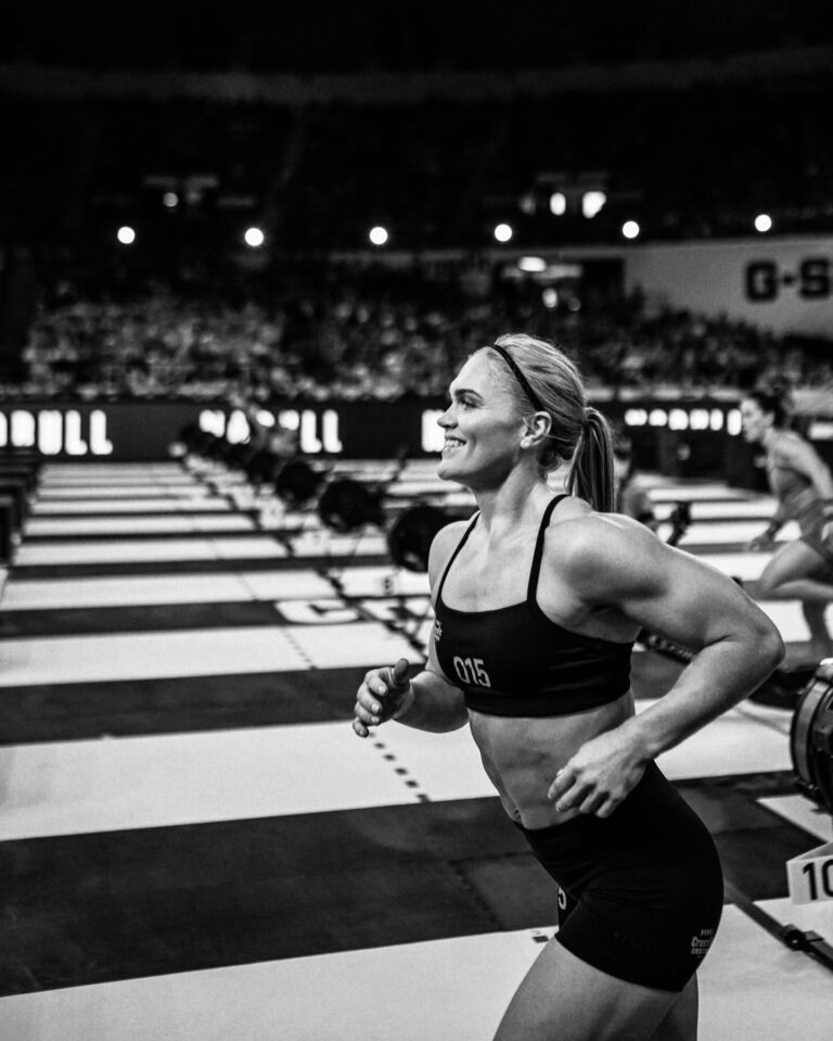 Katrin Tanja Davidsdottir Instagram - One moment I am the little 18 year old that just made her first @crossfitgames & the next I just signed up for 13th (THIRTEENTH!!) CF Games season! ✨🥹🤍💫 Sometimes it feels like I just started, and sometimes it feels like it’s been a lifetime. But here I am, still in it & excited for the opportunity to get to go at it again! 2024 season, I am determined to make it a great one 🫶🏼 GOOD LUCK to all of you who just signed up & don’t forget to HAVE FUN ☺️