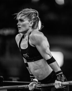 Katrin Tanja Davidsdottir Instagram - One moment I am the little 18 year old that just made her first @crossfitgames & the next I just signed up for 13th (THIRTEENTH!!) CF Games season! ✨🥹🤍💫 

Sometimes it feels like I just started, and sometimes it feels like it’s been a lifetime. But here I am, still in it & excited for the opportunity to get to go at it again! 2024 season, I am determined to make it a great one 🫶🏼 GOOD LUCK to all of you who just signed up & don’t forget to HAVE FUN ☺️