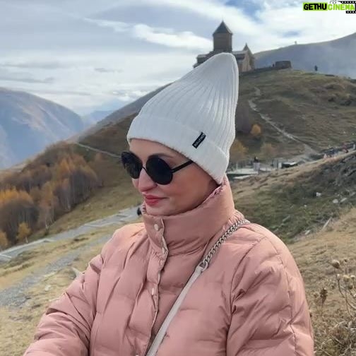 Katya Lel Instagram - Прямой эфир с горы Казбек 💖 с @irinachikunova.ru #катялель #чикуноваирина #гораказбек