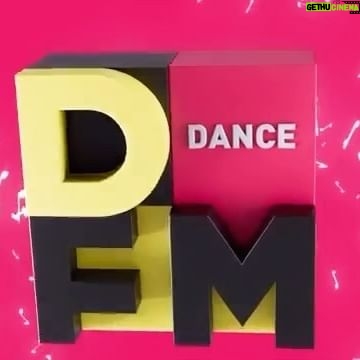 Katya Lel Instagram - Эфир на D fm @dfmdance 💛 Счастливых мгновений нам! #катялель #dfm #светавдуше