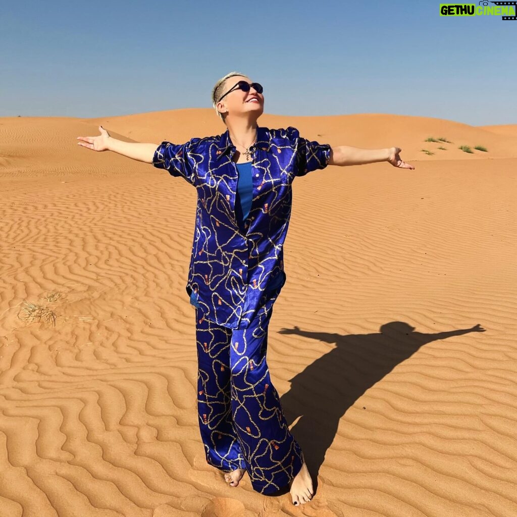 Katya Lel Instagram - Шикарные эмоции из поездки согревают сердце ! @petitpas_official 👍🏻🥼👗 Света и гармонии нам всем!☀️ #катялель #оман #светвдуше