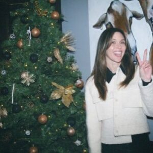 Kayla Ewell Instagram - To friends, the holidays & many unforgettable memories✨