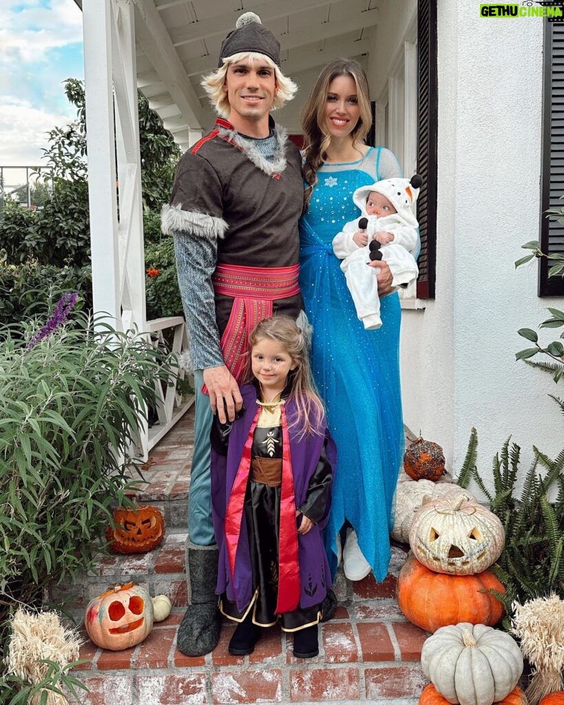 Kayla Ewell Instagram - Trick or Treat 🎃 We couldn’t say no to Poppy’s Halloween Dream of our entire family dressing up “Frozen Style”. So Happy Halloween from Anna, Elsa, Christof & Olaf. ⛄️