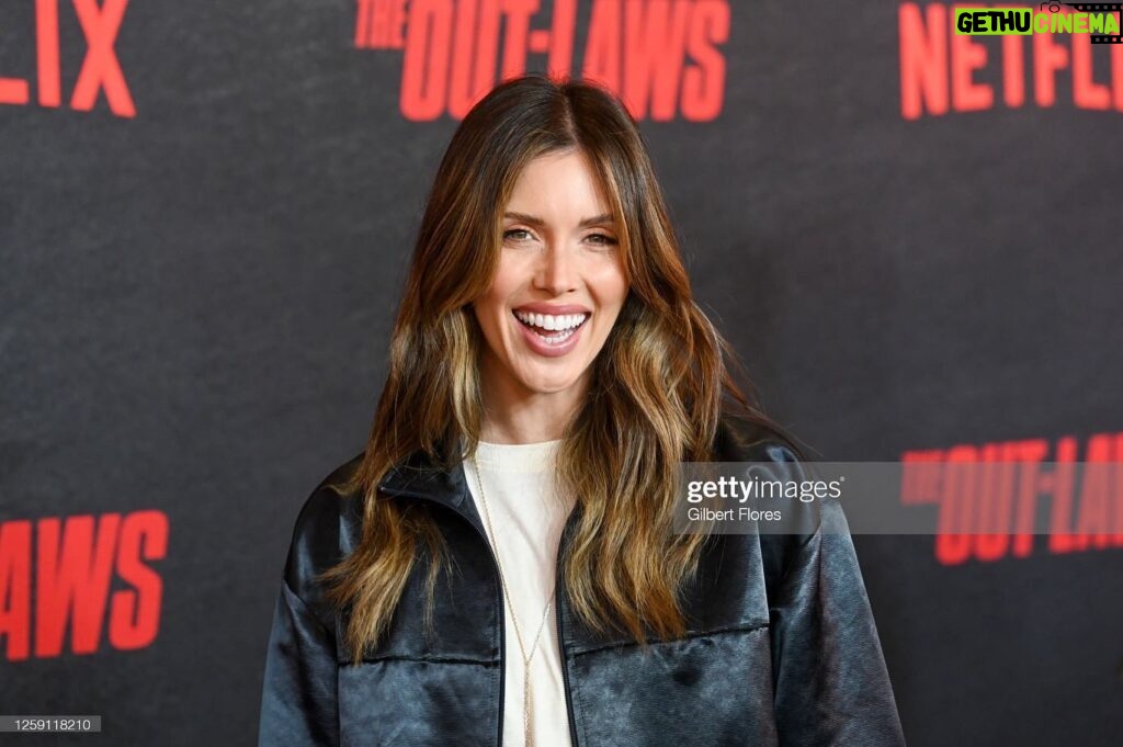 Kayla Ewell Instagram - The Outlaws Premiere @netflix Loved supporting two of my favorites. @nina and @adamdevine are absolutely hilarious together.