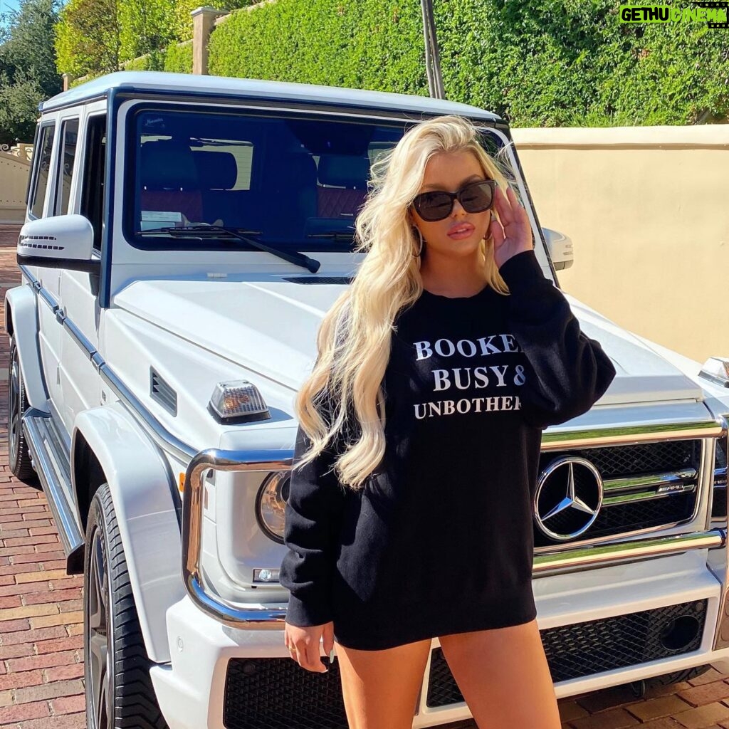 Kaylyn Slevin Instagram - Booked, Busy, & Unbothered @fashionnova fashionnovapartner