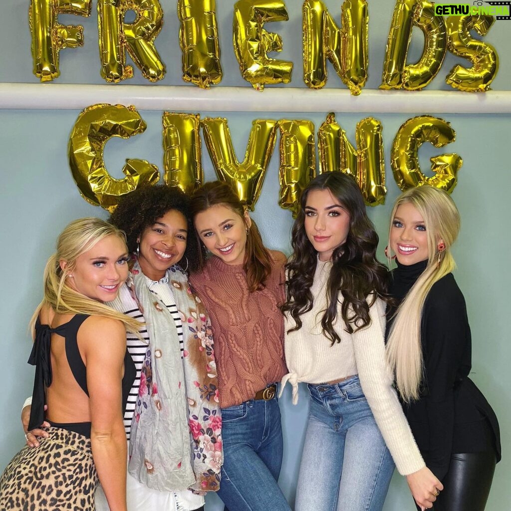 Kaylyn Slevin Instagram - 💛FRIENDSGIVING💛