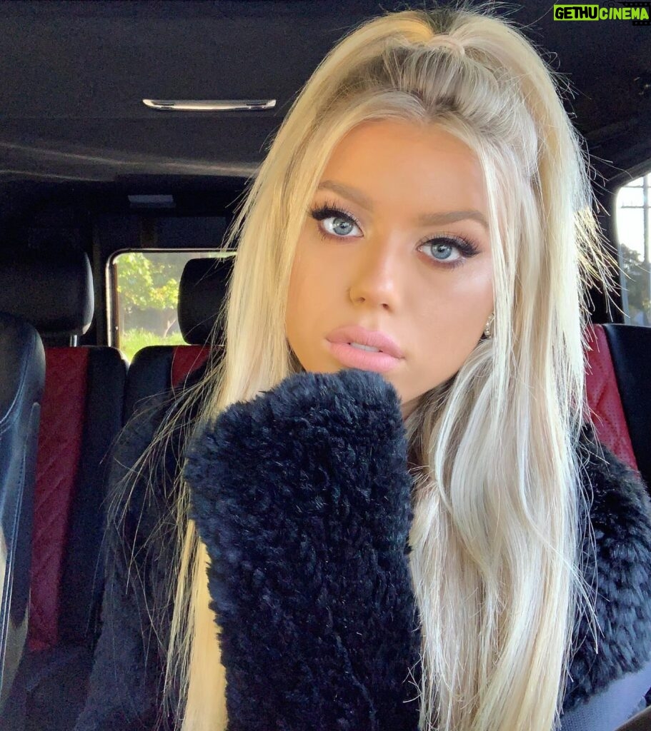 Kaylyn Slevin Instagram - “Angel face” 🙈👼🏼😉