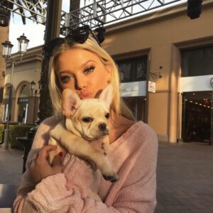 Kaylyn Slevin Instagram - This angel 🐶💓
