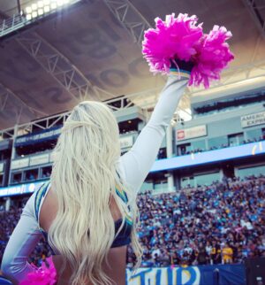 Kaylyn Slevin Instagram - Nothing like it! 🏈📣 #sundaynightfootball #boltup #breastcancerawareness @chargers @thechargergirls