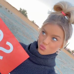 Kaylyn Slevin Instagram - Buy and build my first house before I’m 21! #SOLD ✅