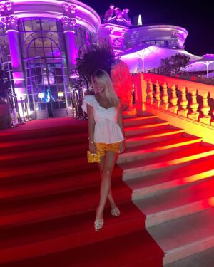 Kaylyn Slevin Instagram - 🧡