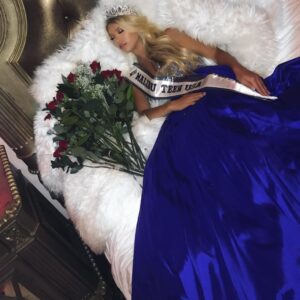 Kaylyn Slevin Instagram - Did this just really happen tonight? 🙏🏼💙
