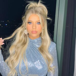 Kaylyn Slevin Instagram - Caption?