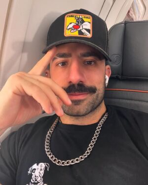 Kaysar Dadour Instagram - Seja suave mas deixa o fod@-se engatilhado ✌️
.
.
.
#suave #relaxa #relaxing #explore #kaysar #kaysardadour #melhordianomundo #✈️