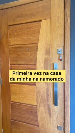Kaysar Dadour Instagram - Reflita 💭
.
.
.
.
#reflita #vaipagarpensão #kaysardadour #musica #humor #casal #golpetaaicaiquemquer #golpe #funk #melhordianomundo #sogro #sogra #memes