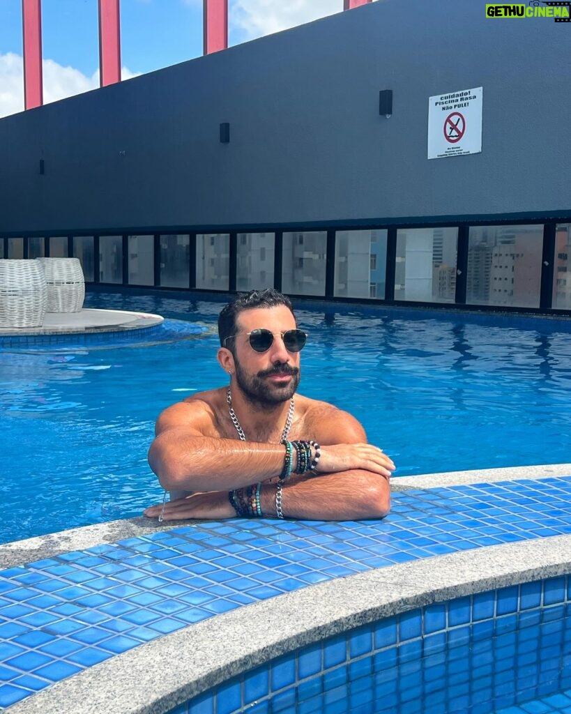 Kaysar Dadour Instagram - Piscininha amor em #belémdopará no hotel #radissonbelém 🙅‍♂️👊 Obrigado @radissonhotelbelem #kaysar #kaysardadour #melhordianomundo #pará #visitpara #radissonhotels