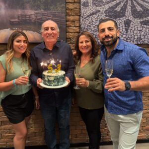 Kaysar Dadour Instagram - Hoje estamos comemorando o  aniversário do meu guerreiro pai 💪 que Deus te abençoe hoje amanhã e sempre meu herói.  53 anos com muita saúde paz e força fé e amor.
Te amo meu pai hoje amanhã e sempre e boraaa viver e aproveitar mais e mais nossa vida aqui no Brasil 🙏😘❤️
كل سنة و انت سالم يا احلى بو قيصر بالعالم 
.
.
#felizaniversario #aniversário #felicidade #pai #kaysar #kaysardadour #melhordianomundo #celinedadour #familia