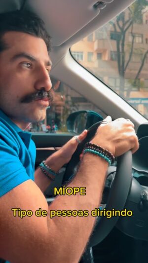 Kaysar Dadour Instagram - Quem é você na direção ? 
Eu sou o , Quem vai acertar essa ? 

#unidas #alguelcarros #kaysar #kaysardadour #melhordianomundo #carro #carros