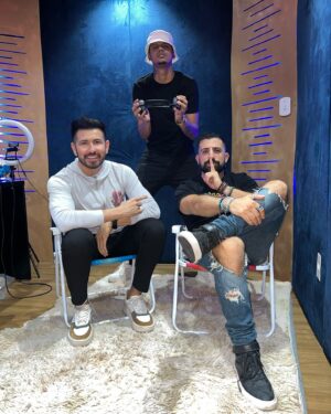 Kaysar Dadour Instagram - 🚨 Parceria de milhões !! Quem quer música nova com @djcassulaoficial “Cheirinho de Sucesso” e @kaysar.dadour do BBB18 e dono do grandes hit “ o golpe tá aí cai quem quer” 

Quem quer HIT aí ?

#Piseiro #Funk #Forro #Manaus #Norte #Amazonas #Brasil #SP #Kaysar #DjCassula #Sp #Rj #bbb #GeorgeJapa #japa