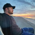 Kellan Lutz Instagram - Brought a chair to the beach for a beautiful sunrise! 😊 #Winning
