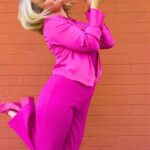 Kelli Erdmann Instagram - Flipping my look with my razr 🤳✨ @motorolaus #razr #FlipYourLook #ad