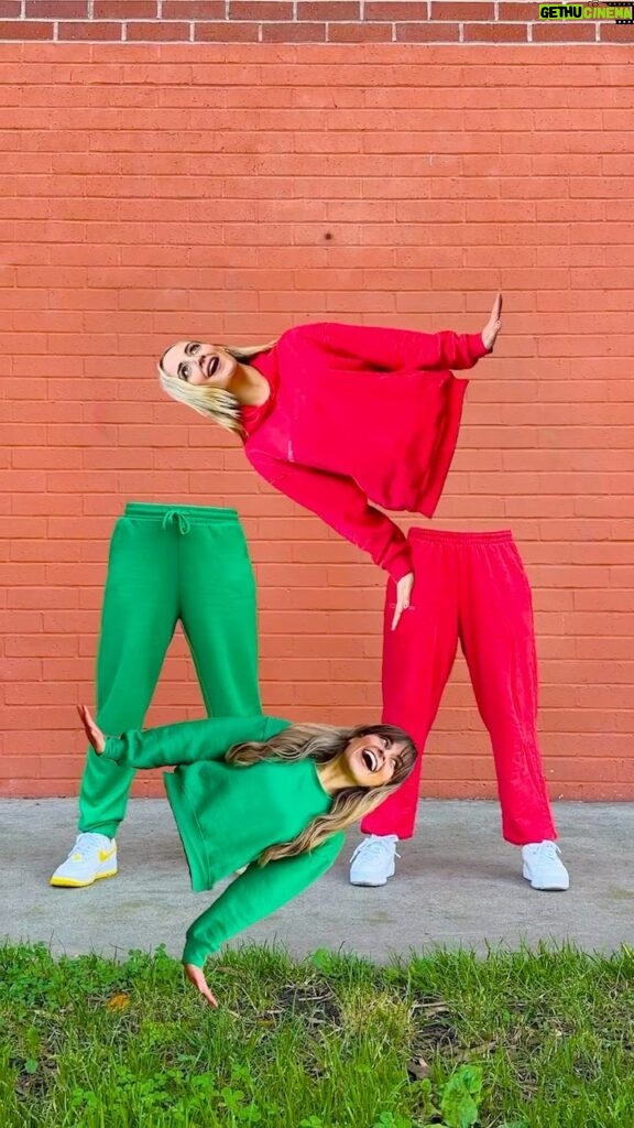 Kelli Erdmann Instagram - Okay NOW it’s officially Christmas time! 💚❤️ #sweatysisters #underneaththetree #kellyclarkson #dance #kaushacampbell #happykelli #Christmas DC: @austintaylornz