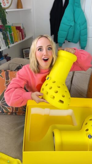 Kelli Erdmann Instagram - Never taking these off 😍 @mschf x @crocs 

#mschf #crocs #newbootgoofin #happykelli #dance