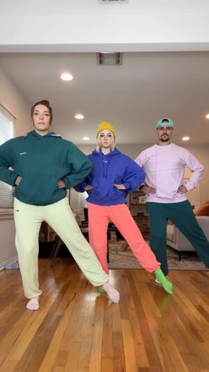 Kelli Erdmann Instagram - Conga for 3 🕺🏻 @kelladactyl