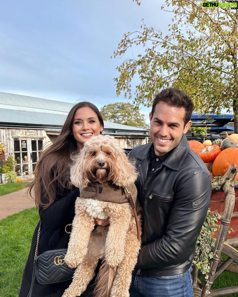 Kelly Brook Instagram - When Aunty Melanie comes to Stay 🧸🎃👻🦇🍂 @melanieparisi_