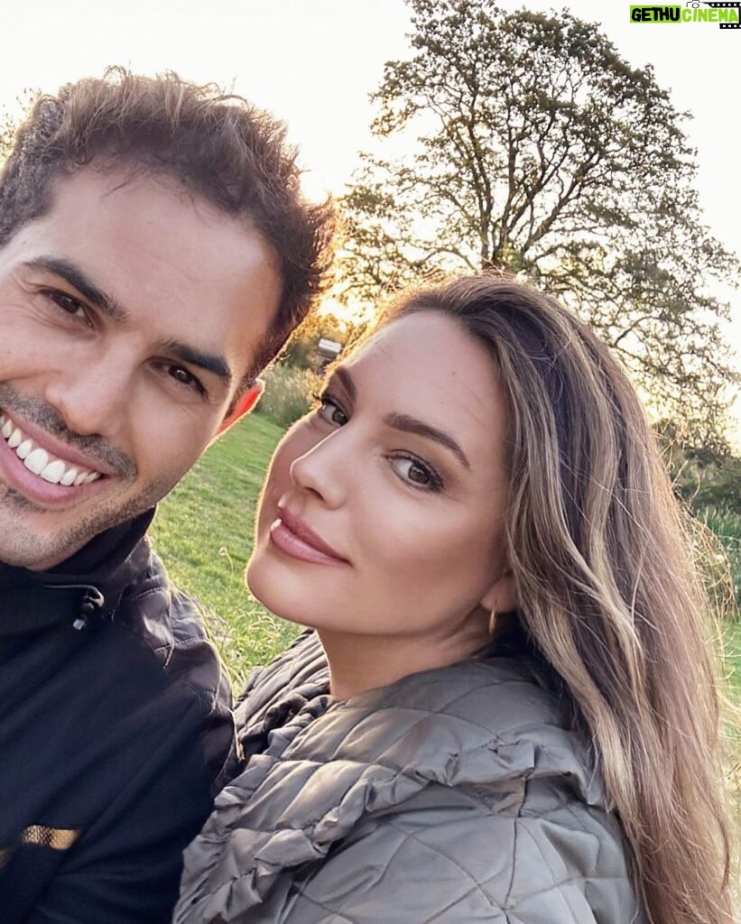 Kelly Brook Instagram - 🐝🐴🎾🧸🌶️ 💐🐐