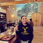 Kelly Brook Instagram – Road Trip through Texas Wine Country stopping off at @beckervineyards for a tasting of some of the best wines Texas has to offer!! @traveltex @visitfredtx #Texastodo #LetsTexas 🤠📍⭐️🇺🇸🍷