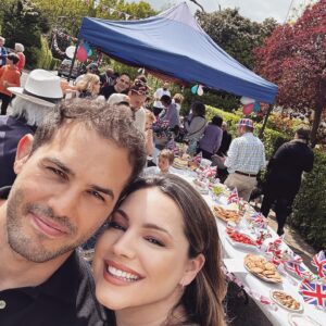 Kelly Brook Instagram - Coronation Street Party London 2023 👑🎈🇬🇧✨♥️