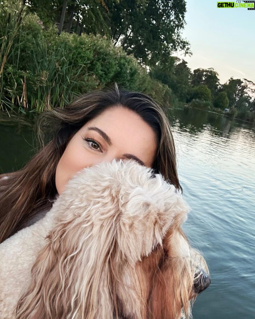 Kelly Brook Instagram - September Offerings …. 💕 🦢 🐖 🌅 🛶🐾🍂