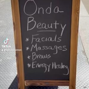 Kelly Jean Killoren Instagram - BEAUTY SECRETS: Its feels good to feel good. Thank you @ondabeauty for the BioRePeel facial. It’s my New York fave!!
See you soon  @larissa111  and my amazing esthetician was @carlyhorvath #beauty #feelgood 
🙏🏼♥️🙏🏼♥️