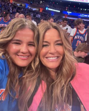Kelly Jean Killoren Instagram - KNICKS WIN| Whos in the house tonight? @nyknicks #win #newyrork #playoffs