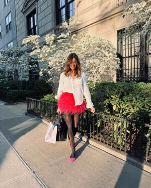 Kelly Jean Killoren Instagram - MAY 1 |BIRTHDAY FUN! Thank you everyone for all the birthday wishes, it means so much to me. Im smiling literally from head to toe. My daughters took me to the nicest dinner @caviarkaspiany and told me the kindest things about being their mother. Raising children alone is never easy, and providing as well is very difficult. So here’s my birthday wish: to everyone who is raising our next generation- take care of yourselves so you can take care of your children, AND remember who you are. Be the best version of you- and raise the best version of them. Its not easy, but Im here to keep reminding you. Xx kkb