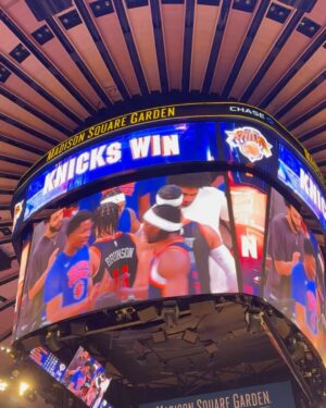 Kelly Jean Killoren Instagram - KNICKS WIN| Whos in the house tonight? @nyknicks #win #newyrork #playoffs