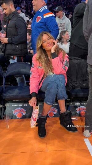 Kelly Jean Killoren Instagram - KNICKS| WIN in 5!!!!!! GOOO @nyknicks 🏀