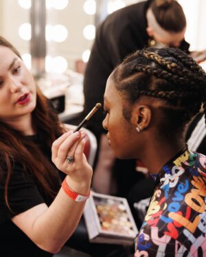 Kelly Jean Killoren Instagram - CHARITY| THANK YOU| @maccosmetics for being at the @gardenofdreams @thegarden Talent Show to support all of the beautiful performers. It means a lot to me to see how these children and young adults thrive on the stage at Radio City Music Hall Thank you so much! It feels good to look and feel good. Xx kkb