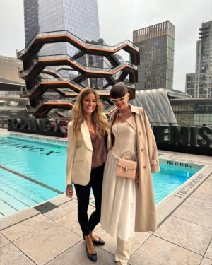 Kelly Jean Killoren Instagram - Fun dump of my THURSDAY night @equinox @grownalchemist Im so obsessed with clean beauty because of my psoriosis! What a gorgeous evening celebrating beauty from across the pond! Welcome to NYC, Anna Teal! 🌊🗽 @pr.raconteur @stevekasuba #wellness #hot is in