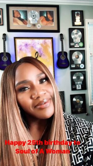 Kelly Price Instagram - #SoulOfAWoman25

Happy Friday ❤️