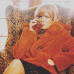 Kelly Reilly Instagram -