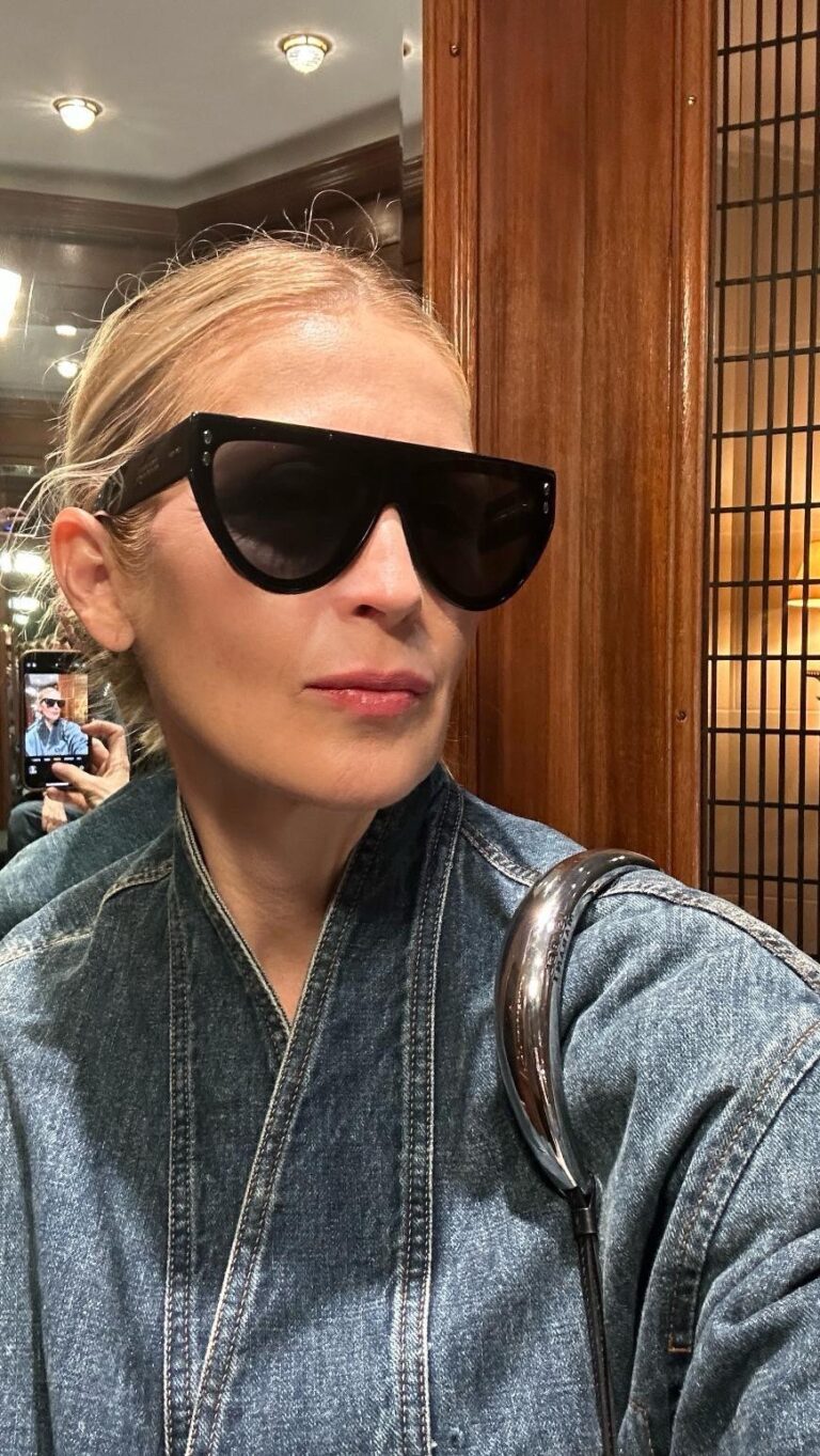 Kelly Rutherford Instagram - Getting Ready for Paris Fashion Week with @merit #Meritpartner