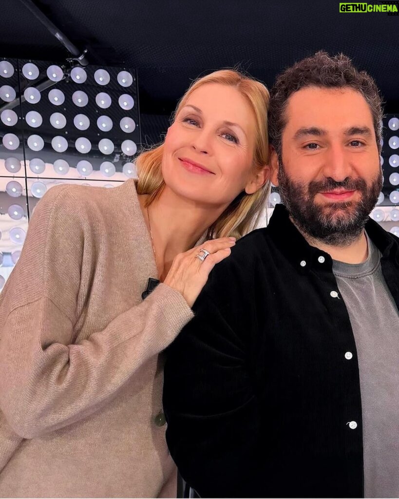 Kelly Rutherford Instagram - @cliquetv 🤍💫