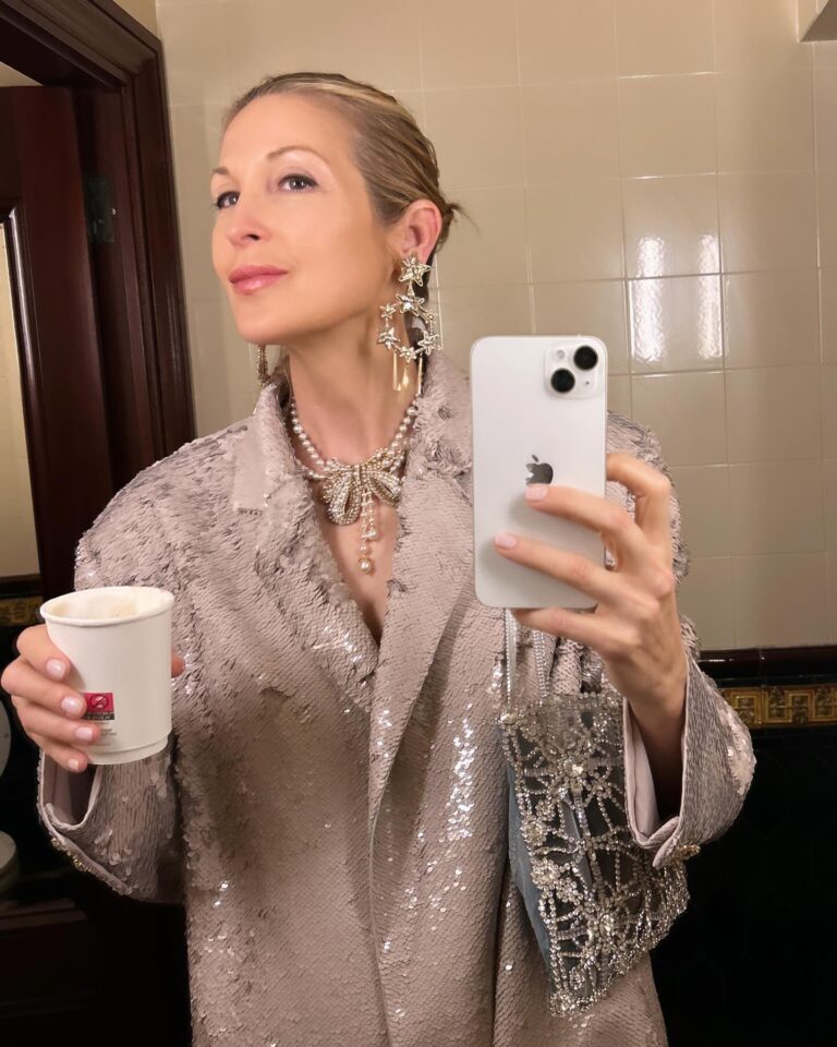 Kelly Rutherford Instagram - 🤍☕️💫