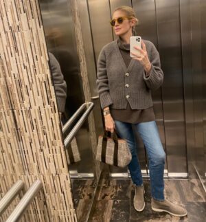Kelly Rutherford Instagram - Cozy ☕️ looks 🤍