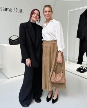 Kelly Rutherford Instagram - Beautiful @massimodutti #LimitedEdition with @helahela_ candles in Paris thank you @massimodutti ♥️