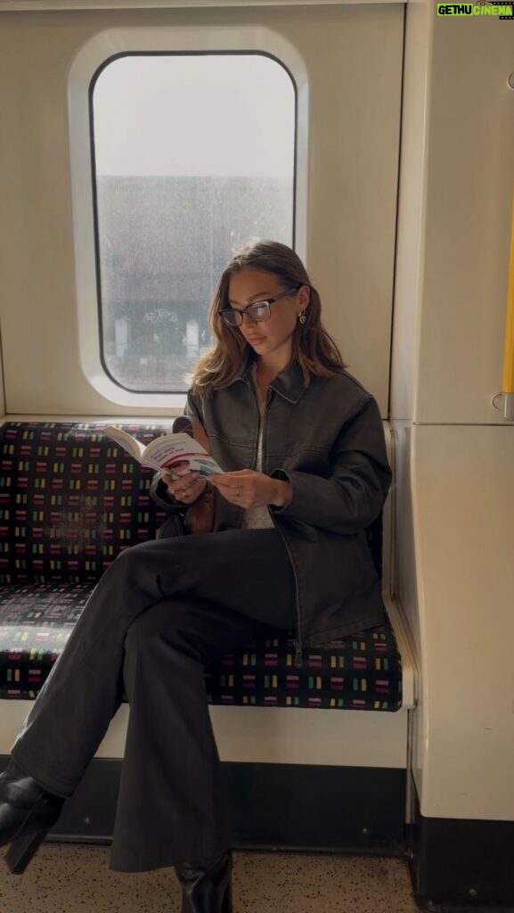 Kellyn Sun Instagram - Taking a little break in London’s tube 🇬🇧🚇