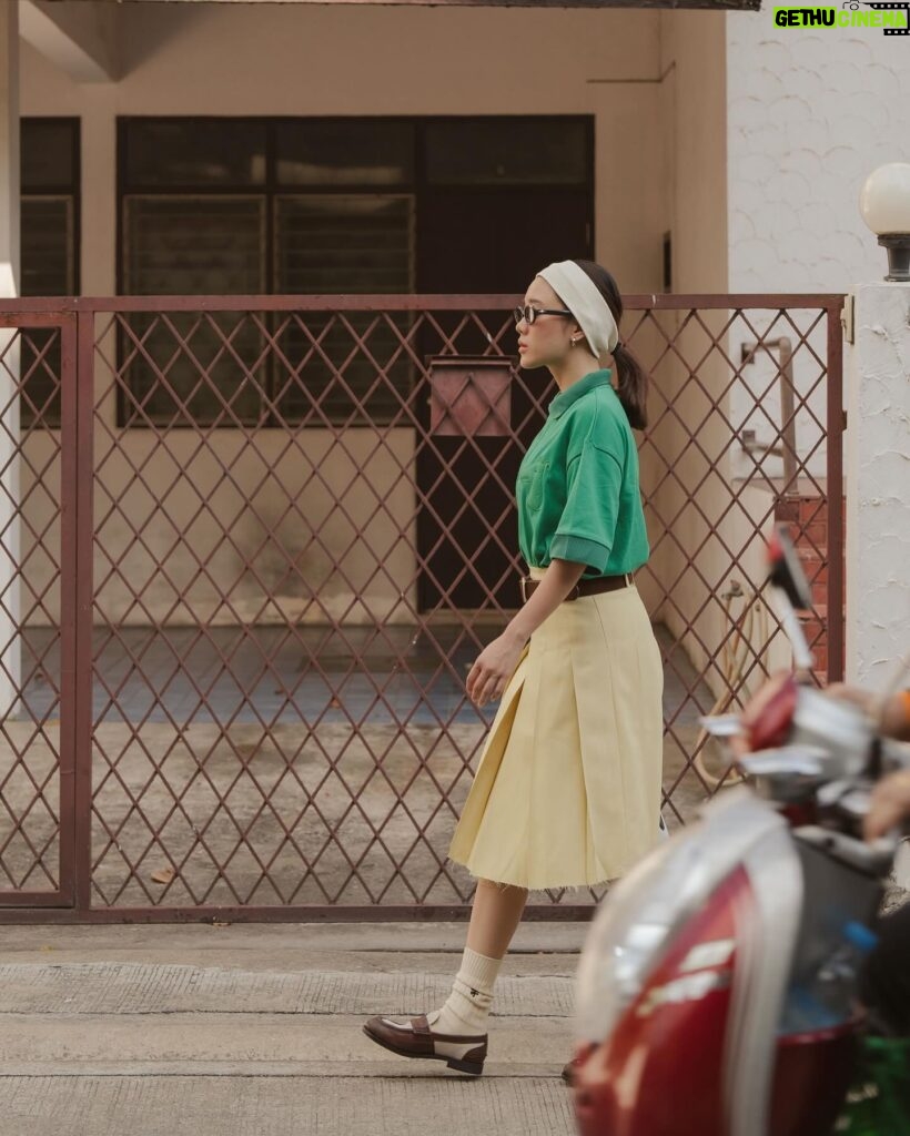 Kemisara Paladesh Instagram - strolling around in 50c bkk heat 🏨🥵🔥🧯🚒 @smileyhound #smileyhound #smileyhoundmybestbuddy